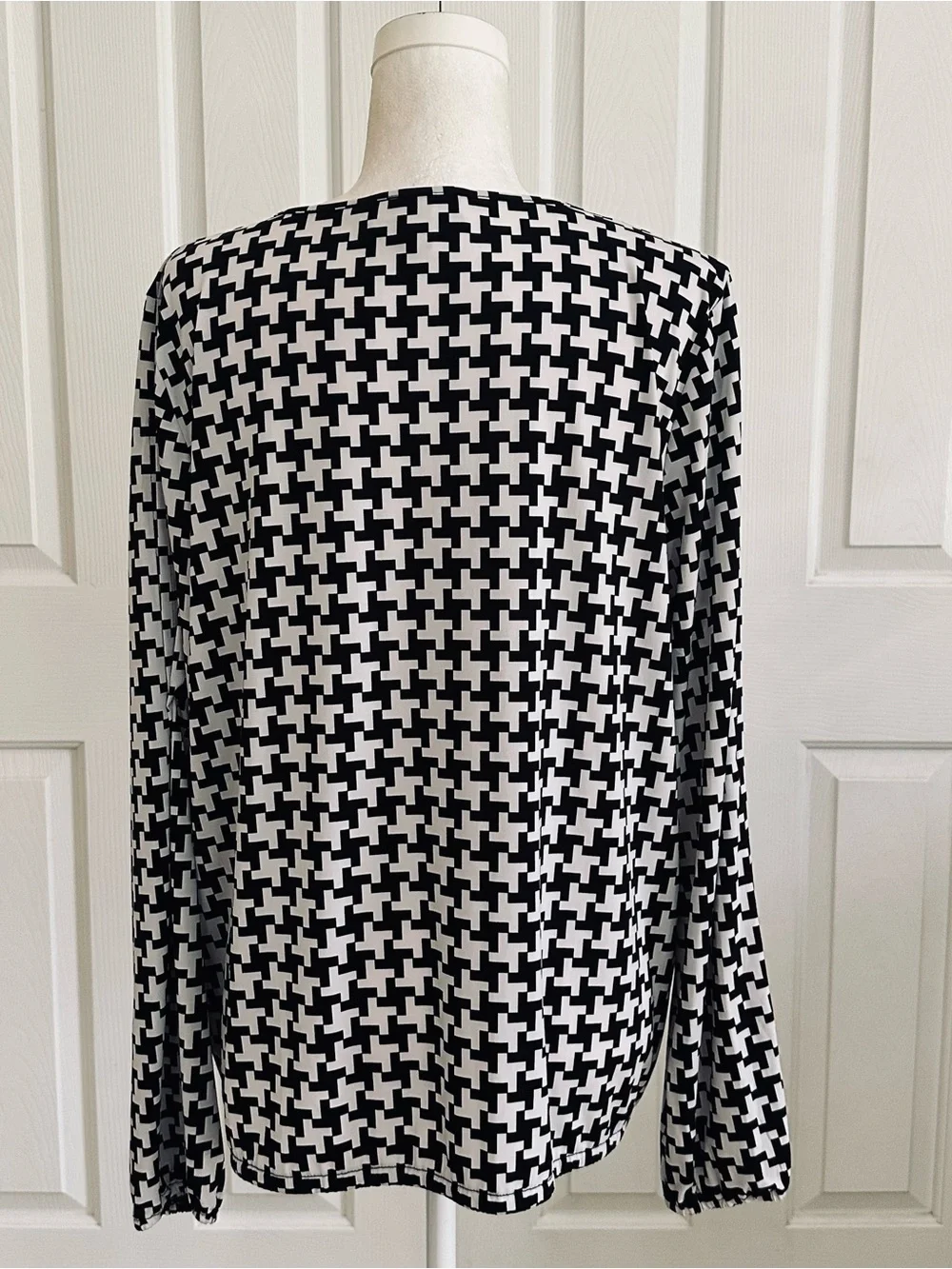 Michael Kors Top Blouse Black White Long Slit Sleeves Geometric Print Size XL